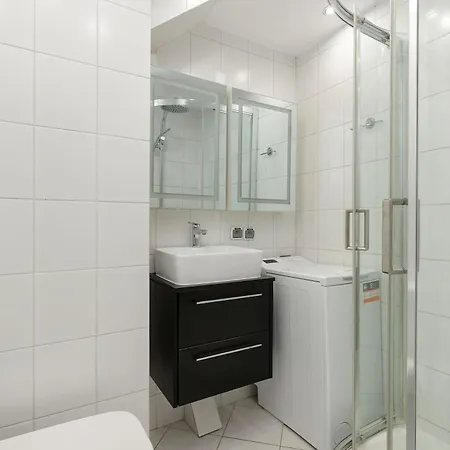 Przytulny Z Dwiema Sypialniami I Balkonem W Gdyni By Renters *